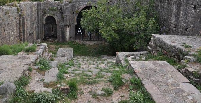 DUKLJANSKI TRAGOVI: Manastir Ratac sa betoniranim temeljima crkava popa Dukljanina DUKLJANSKI TRAGOVI: Manastir Ratac sa betoniranim temeljima crkava popa Dukljanina