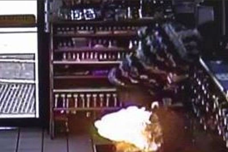 (VIDEO) Električna cigareta eksplodirala u džepu i uzrokovala teške opekotine (VIDEO) Električna cigareta eksplodirala u džepu i uzrokovala teške opekotine