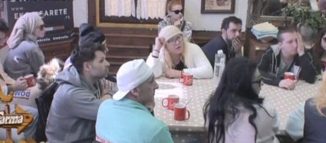 Farma 7: Jedu prljavim kašikama, kupaju se u štrokavom buretu... Farma 7: Jedu prljavim kašikama, kupaju se u štrokavom buretu...