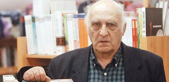 Filip David primio nagradu i ogradio se od Nikolića Filip David primio nagradu i ogradio se od Nikolića