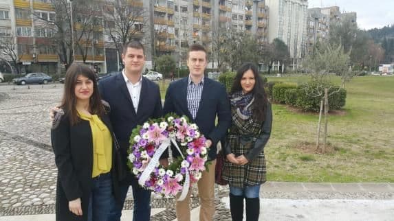 OSD položili vijenac žrtvama zločina u Štrpcima OSD položili vijenac žrtvama zločina u Štrpcima