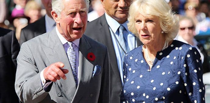 Princ Čarls dolazi sa 10 tjelohranitelja: Bez grljenja, molim! Princ Čarls dolazi sa 10 tjelohranitelja: Bez grljenja, molim!