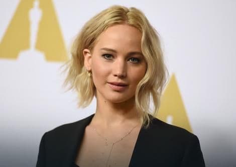 Ovim zvijezdama zlatna statua donijela je nesreću Ovim zvijezdama zlatna statua donijela je nesreću