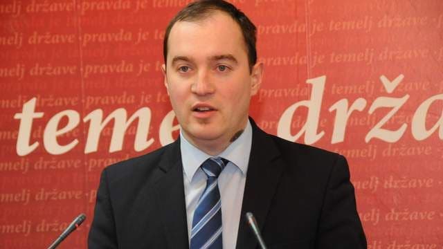 STANIĆ: Smanjiti plate funkcionerima STANIĆ: Smanjiti plate funkcionerima