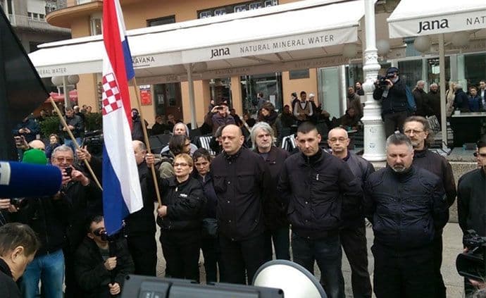 Zagreb: Crnokošuljaši se postrojili u centru Zagreb: Crnokošuljaši se postrojili u centru