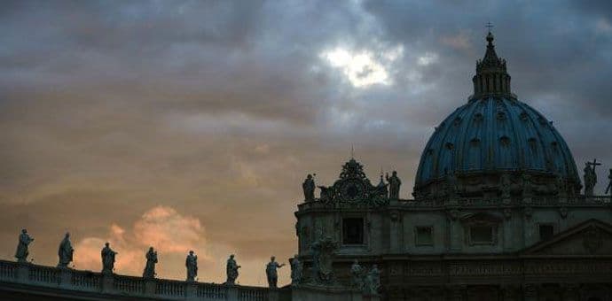 Vatikan proglasio vanredno stanje zbog "rasta demonskih aktivnosti" Vatikan proglasio vanredno stanje zbog "rasta demonskih aktivnosti"