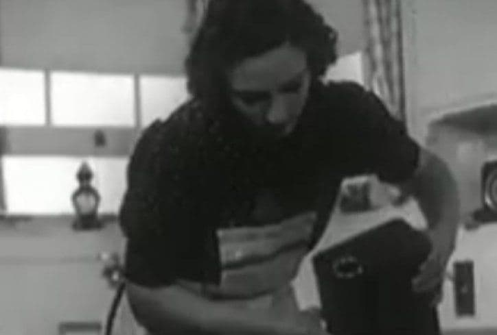 Smiješno upozorenje domaćicama iz 1941. godine: Nemojte prati veš benzinom Smiješno upozorenje domaćicama iz 1941. godine: Nemojte prati veš benzinom