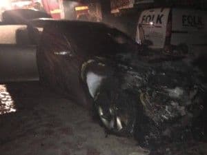 U podmetnutom požaru izgorio "mercedes" U podmetnutom požaru izgorio "mercedes"