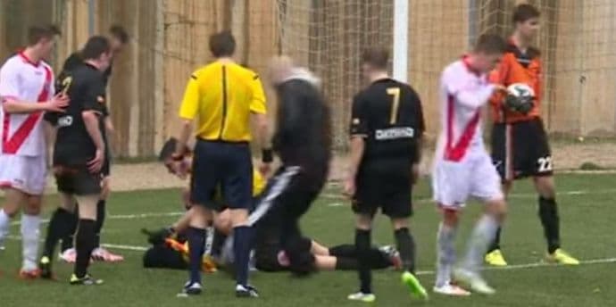 VIDEO: Drama u BiH - sudija spasao život igraču! VIDEO: Drama u BiH - sudija spasao život igraču!