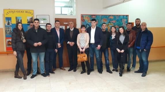 Mladi DPS-a uručili donaciju: Resurnom centru specijalizovana oprema Mladi DPS-a uručili donaciju: Resurnom centru specijalizovana oprema