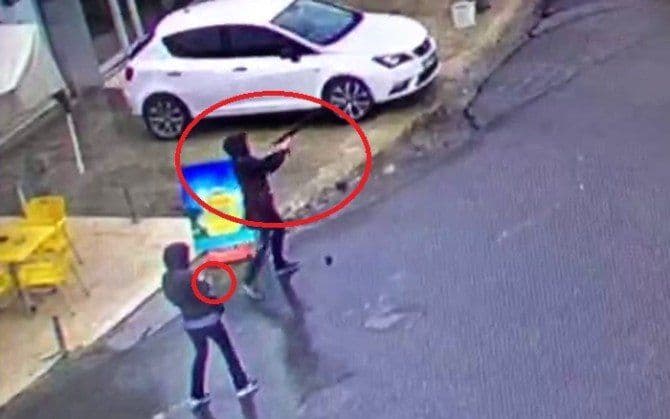 DRAMA U ISTANBULU: Žene teroristkinje napale policijsku stanicu (VIDEO) DRAMA U ISTANBULU: Žene teroristkinje napale policijsku stanicu (VIDEO)