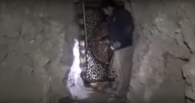 Oružje i eksploziv u tunelima džihadista (VIDEO) Oružje i eksploziv u tunelima džihadista (VIDEO)