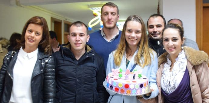 Mladi DPS-a učestvovali u akciji "Torta za osmijeh" za djecu u Bijeloj Mladi DPS-a učestvovali u akciji "Torta za osmijeh" za djecu u Bijeloj
