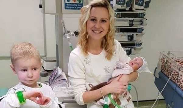 Mali heroj: Dječak spasio živote majke i novorođene sestrice Mali heroj: Dječak spasio živote majke i novorođene sestrice