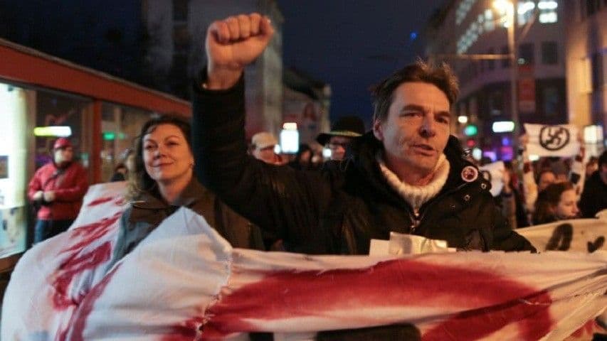 PROTEST PROTIV FAŠIZMA - Bratislava: "Bela ćao" i podginute pesnice PROTEST PROTIV FAŠIZMA - Bratislava: "Bela ćao" i podginute pesnice