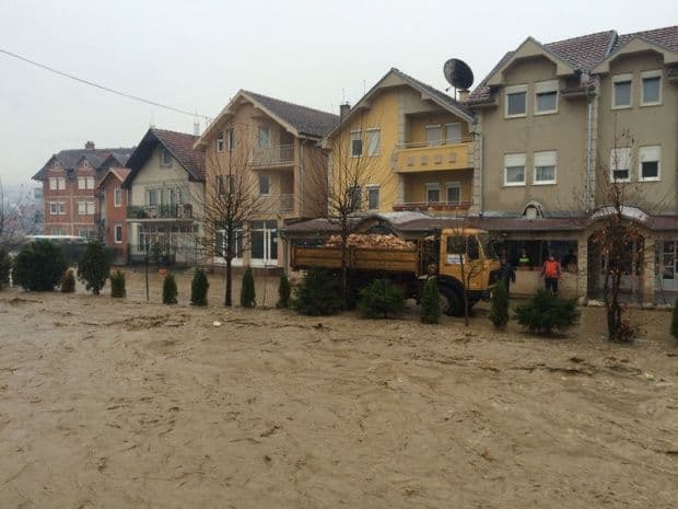 SRBIJA: Vanredna situacija u 14 opština zbog poplava SRBIJA: Vanredna situacija u 14 opština zbog poplava