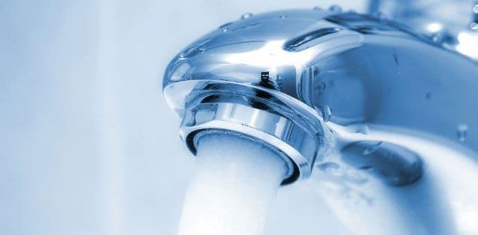 Bolje piti vodu sa česme nego flaširanu Ilustracija