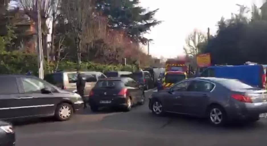 Pariz: Nema talačke krize, napadač uhapšen Pariz: Nema talačke krize, napadač uhapšen