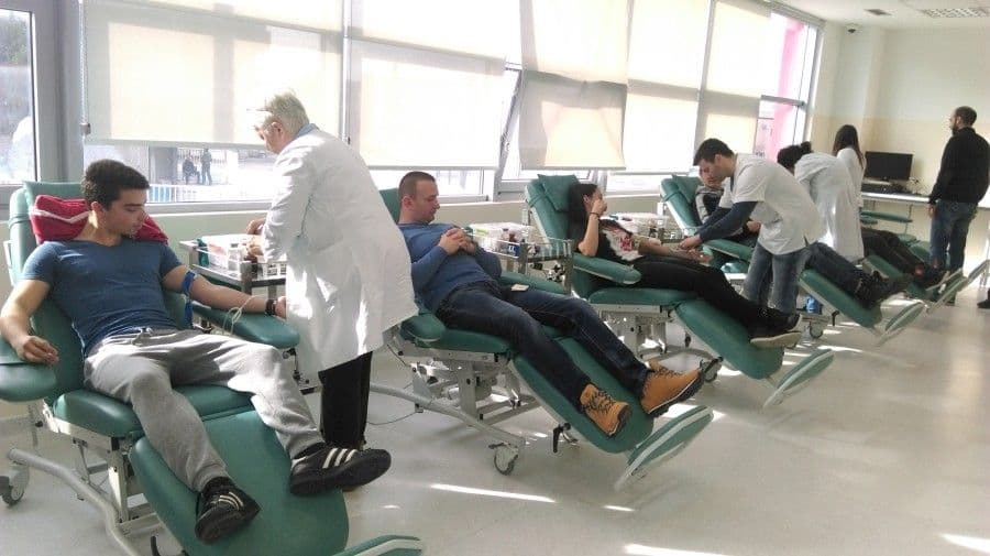 Maturanti dobrovoljno dali krvi Maturanti dobrovoljno dali krvi