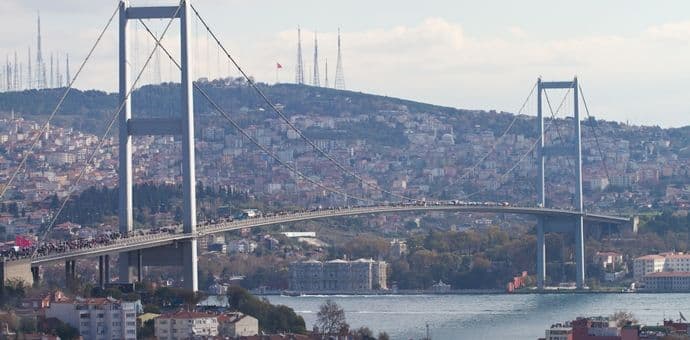 ISTANBUL: Most na Bosforu zatvoren zbog sumnjivog vozila ISTANBUL: Most na Bosforu zatvoren zbog sumnjivog vozila