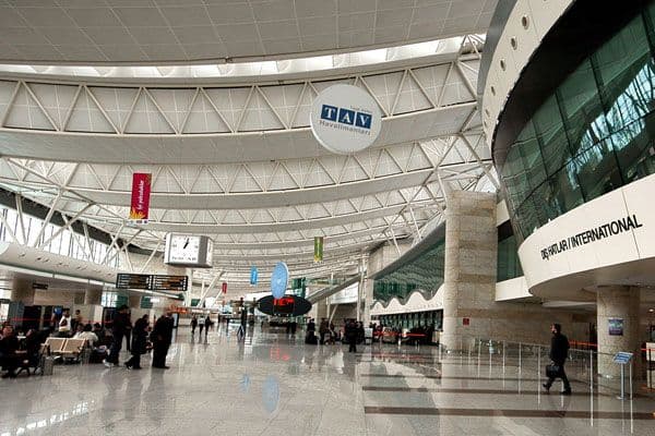 Sirijac godinu dana zatočen na aerodromu u Istanbulu Sirijac godinu dana zatočen na aerodromu u Istanbulu