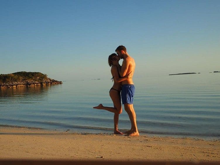 Tejlor Svift i Kalvin Haris u strastvenom zagrljaju proslavili prvu godišnjicu Tejlor Svift i Kalvin Haris u strastvenom zagrljaju proslavili prvu godišnjicu