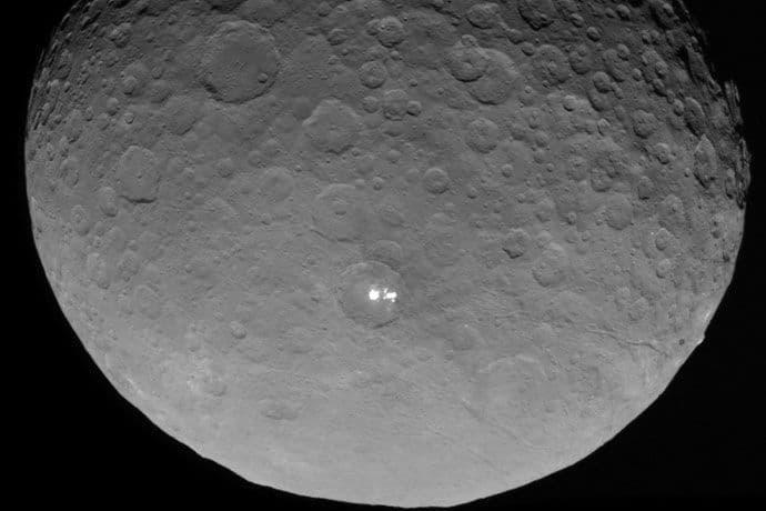 Naučnici otkrili svjetle mrlje na planeti Ceres Naučnici otkrili svjetle mrlje na planeti Ceres