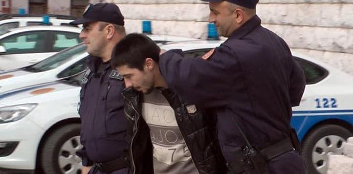 Uhvaćen jedan od osumnjičenih za pljačku marketa "Anika" Uhvaćen jedan od osumnjičenih za pljačku marketa "Anika"