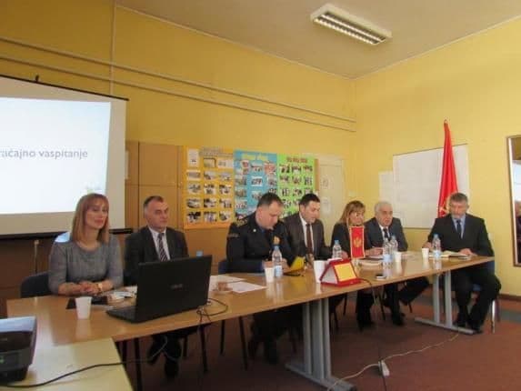 Direktorima škola ukazano na važnost proučavanja bezbjednosti saobraćaja Direktorima škola ukazano na važnost proučavanja bezbjednosti saobraćaja