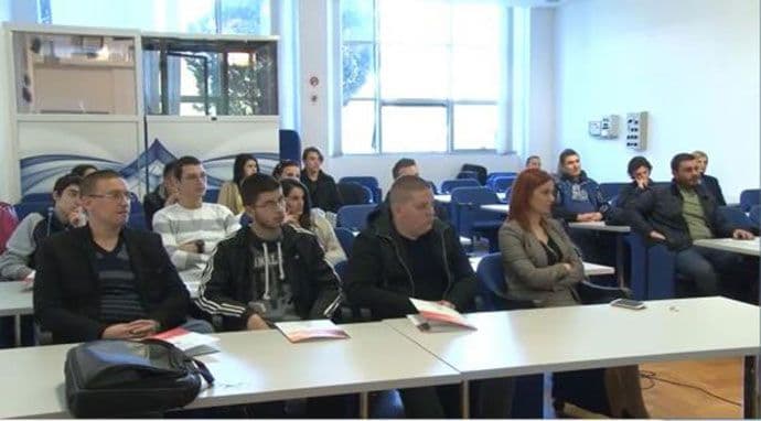 Srednjoškolci učili o digitalnim vještinama i sajber bezbjednosti Srednjoškolci učili o digitalnim vještinama i sajber bezbjednosti