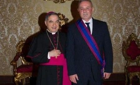 AMBASADOR U VATIKANU: Šukoviću papski orden Velikog krsta AMBASADOR U VATIKANU: Šukoviću papski orden Velikog krsta