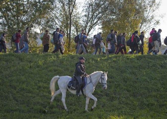 BEČKI DNEVNIK: Albanska mafija "investira" u šverc izbjeglica BEČKI DNEVNIK: Albanska mafija "investira" u šverc izbjeglica