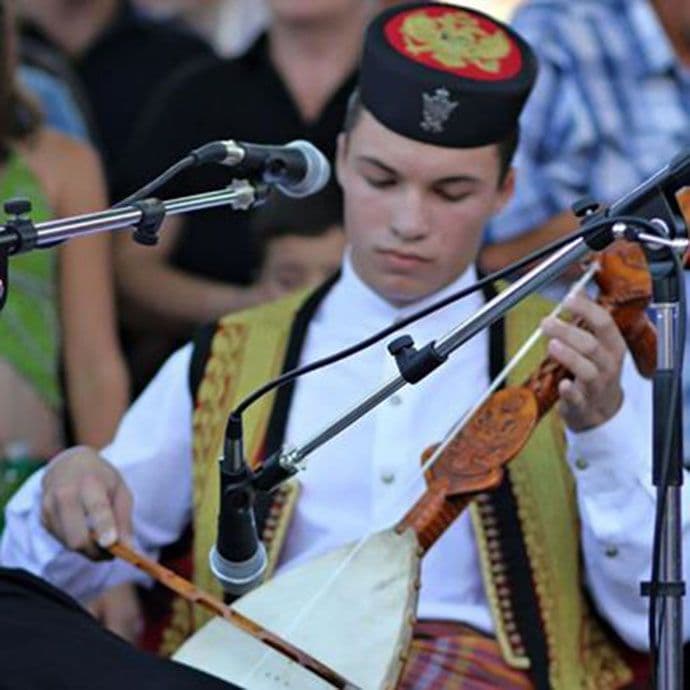 Hobi cetinjskog gimnazijalca: "Balkanska carica" umjesto Džastina Bibera Hobi cetinjskog gimnazijalca: "Balkanska carica" umjesto Džastina Bibera