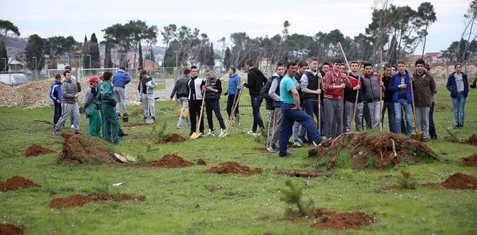 Obilježen Svjetski dan šuma: Posađeno 80 mladih sadnica Obilježen Svjetski dan šuma: Posađeno 80 mladih sadnica