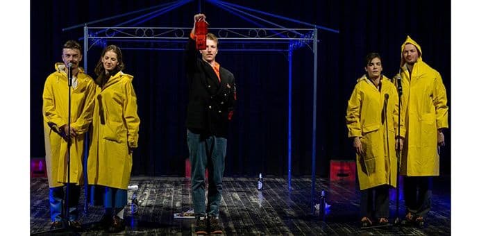 "Ćelava pjevačica" gostuje u Nikšićkom pozorištu "Ćelava pjevačica" gostuje u Nikšićkom pozorištu