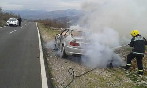 PODGORICA: Zapalio se BMW na putu! PODGORICA: Zapalio se BMW na putu!
