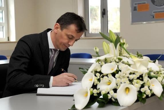 Bošković se upisao u Knjigu žalosti povodom napada u Briselu Bošković se upisao u Knjigu žalosti povodom napada u Briselu