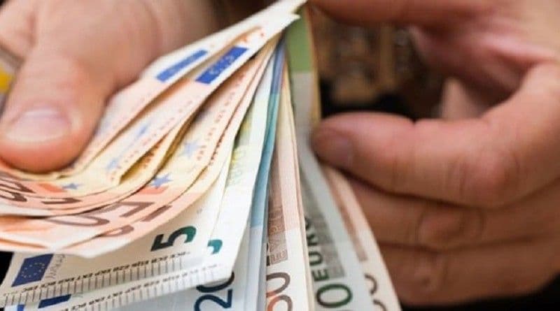 Javni izvršitelj donio rješenje Milki Mijušković (74): Penzionerka obavezna da isplati 6.664 eura advokatu Javni izvršitelj donio rješenje Milki Mijušković (74): Penzionerka obavezna da isplati 6.664 eura advokatu