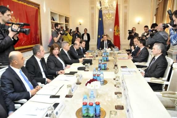 Analitičari: Dogovor o slobodnim izborima nadohvat ruke Analitičari: Dogovor o slobodnim izborima nadohvat ruke