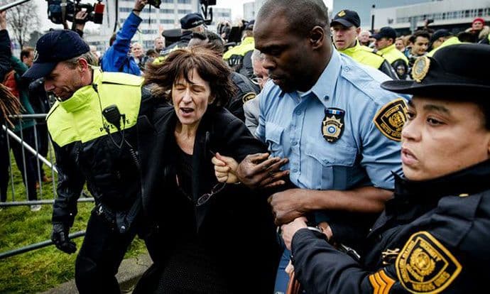 Florens Artman : Mene drže u izolaciji, a iz ćelije gledam Mladića dok se šeta Florens Artman : Mene drže u izolaciji, a iz ćelije gledam Mladića dok se šeta