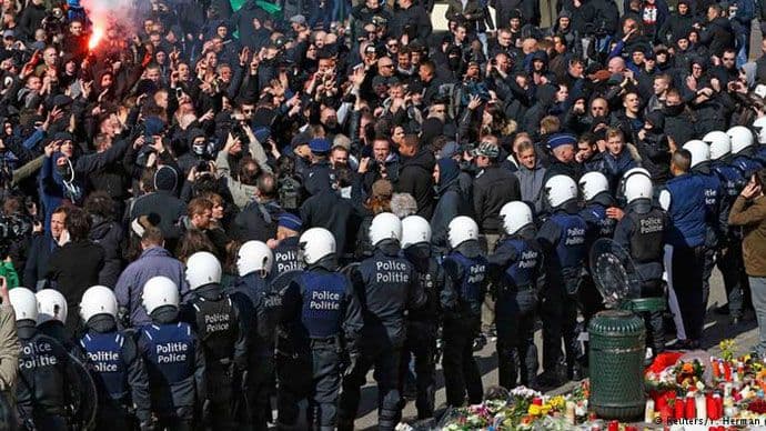 Haos u Briselu: "Kontramiting" desničara Haos u Briselu: "Kontramiting" desničara