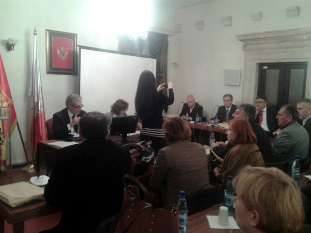 KOTORSKA SKUPŠTINA: Opozicija i SDP odgodili sjednicu KOTORSKA SKUPŠTINA: Opozicija i SDP odgodili sjednicu