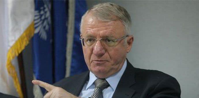 Hrvatska: Šešelju ne pomaže diplomatski pasoš, biće vraćen sa granice Hrvatska: Šešelju ne pomaže diplomatski pasoš, biće vraćen sa granice