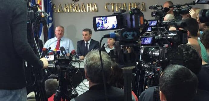 Šešelj: Dvojica časnih sudija donijela jedinu moguću presudu Šešelj: Dvojica časnih sudija donijela jedinu moguću presudu