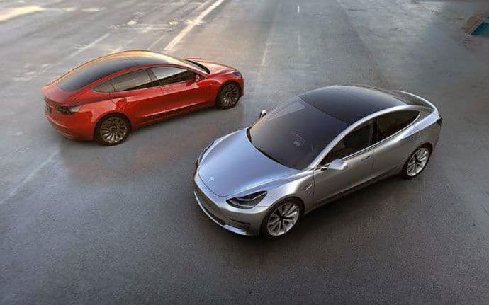 Tesla: Model 3 već naručilo preko 130.000 ljudi Tesla: Model 3 već naručilo preko 130.000 ljudi
