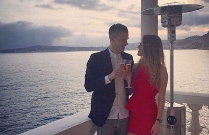 Ljubav: Igra za Manchester United, zarađuje milione i oženiće - prodavačicu! Ljubav: Igra za Manchester United, zarađuje milione i oženiće - prodavačicu!