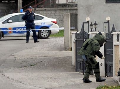 Eksplozivna naprava ispred kuće Žarka Bulatovića u Rogamima Eksplozivna naprava ispred kuće Žarka Bulatovića u Rogamima