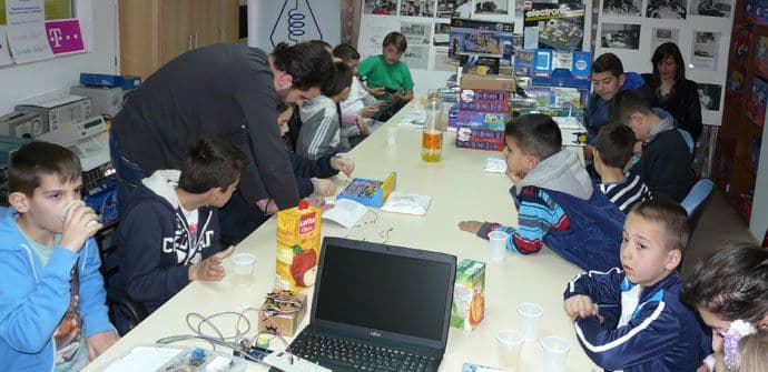 Veliko interesovanje za rad robotičke laboratorije radio kluba Podgorica Veliko interesovanje za rad robotičke laboratorije radio kluba Podgorica