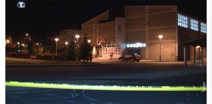 Zubin Potok: Napad na dvoranu u kojoj treba da gostuje Vučić Zubin Potok: Napad na dvoranu u kojoj treba da gostuje Vučić