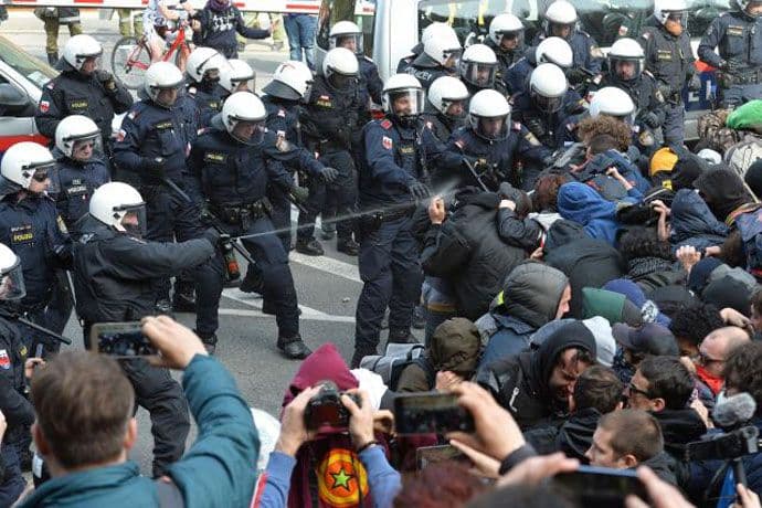 Austrija: Haos na granici, kamenicama na policiju Austrija: Haos na granici, kamenicama na policiju